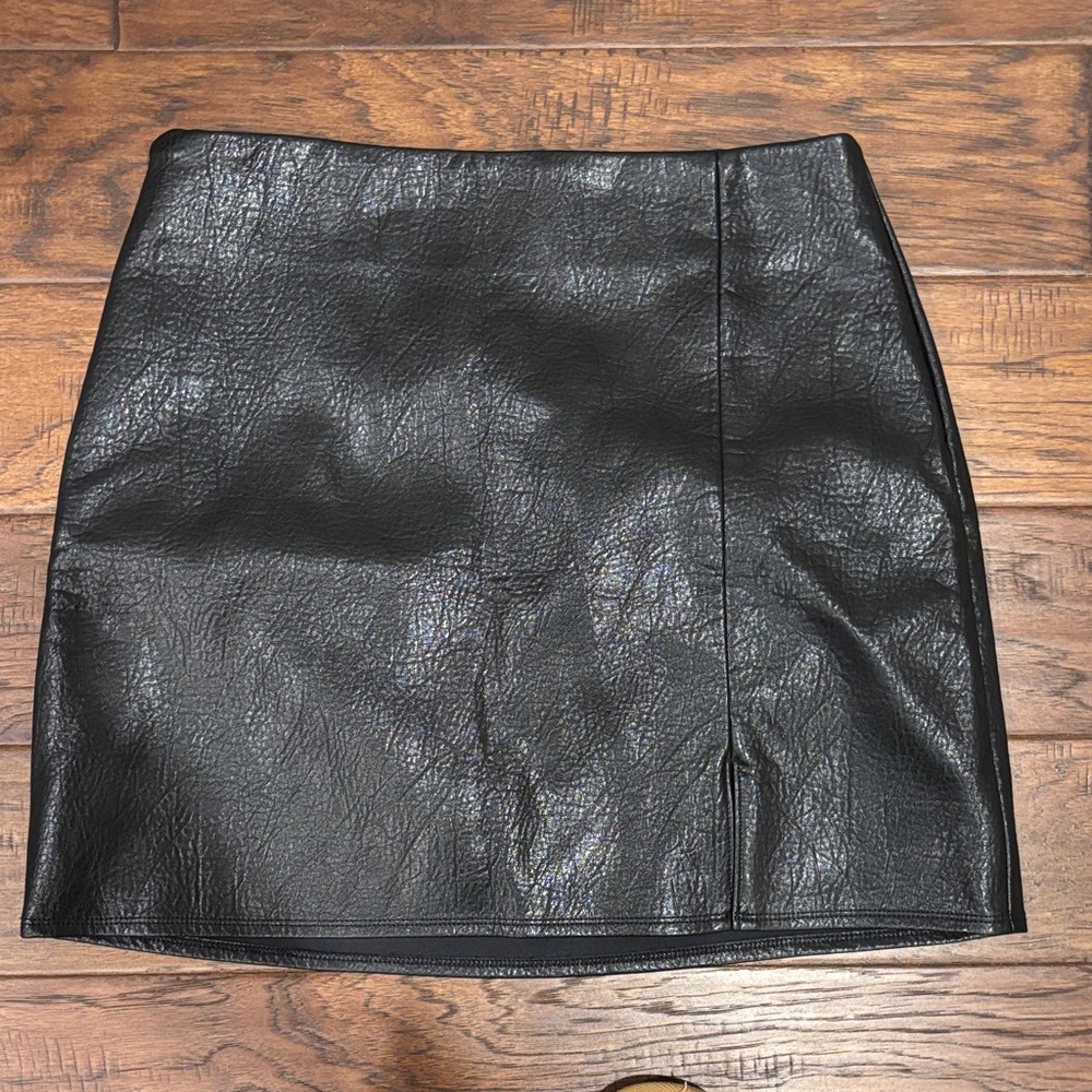 Old navy black leather skirt Sz medium
